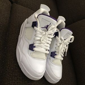 Retro Jordan’s metallic 4’s